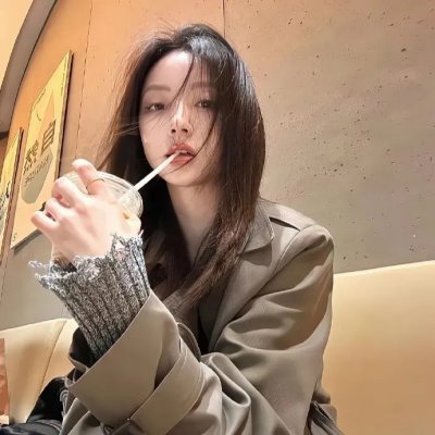 午夜下的刺花海报